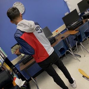 Meet your Posher, Barlos